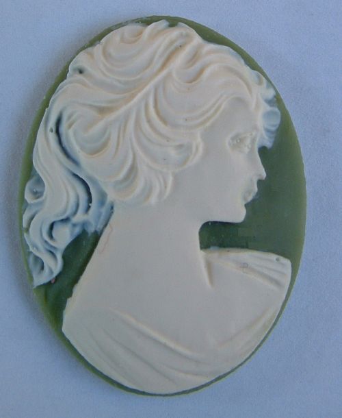 Cameo - Ivory Lady w/Ponytail on Apple Green Background 30x40 - Click Image to Close