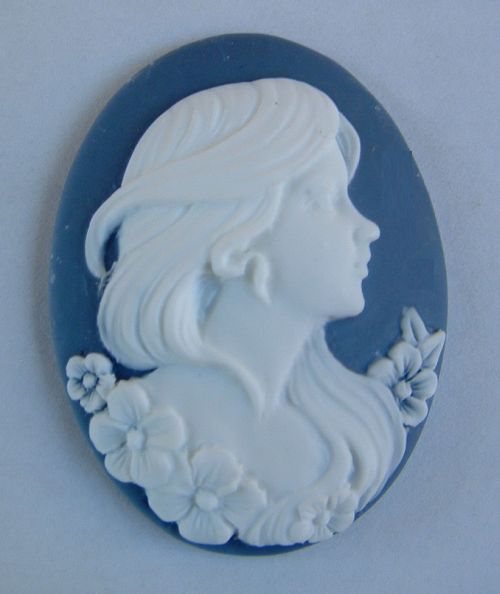 Cameo - White Lady w/Flowers on Navy Background 30x40 - Click Image to Close