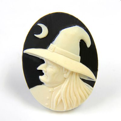 Cameo- Witch w/Hat Ivory on Black - 40/30 - Click Image to Close