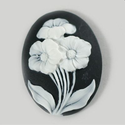 Cameo- Flowers White on Black - 40/30 - Click Image to Close