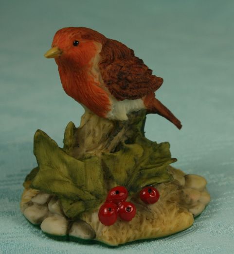 Robin on Holly - Staffordshire English Porcelain - Click Image to Close