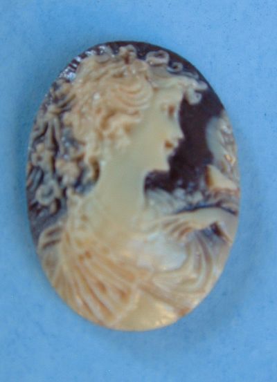 Cameo- Antique Girl w/Bird - Medium Pair - Click Image to Close